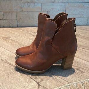 Tobacco brown leather boots by Diba true